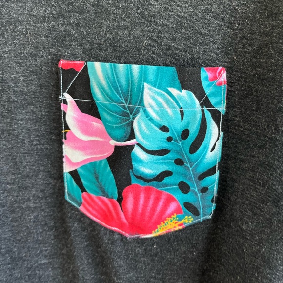 T-Shirt - Picture 5 of 9